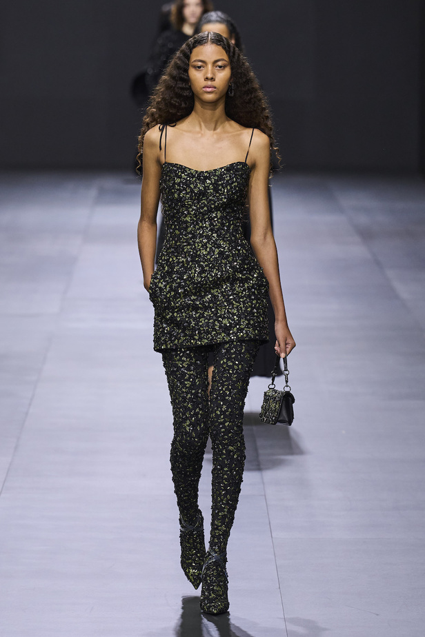 من مجموعة فالنتينو لموسم ربيع وصيف 2023