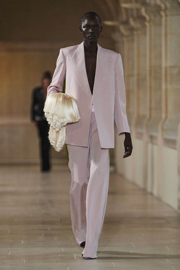 مجموعة Victoria Beckham لموسم ربيع وصيف 2023