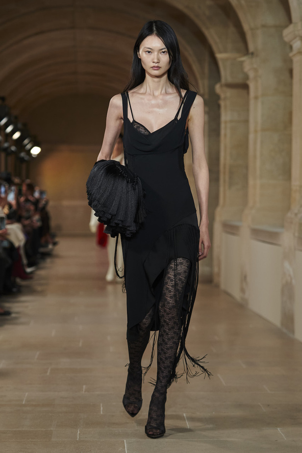 مجموعة Victoria Beckham لموسم ربيع وصيف 2023