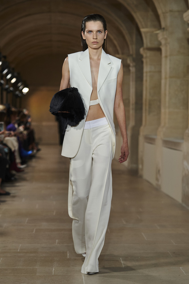 مجموعة Victoria Beckham لموسم ربيع وصيف 2023