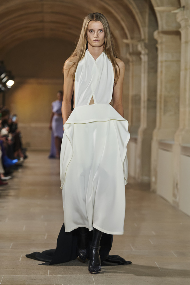 مجموعة Victoria Beckham لموسم ربيع وصيف 2023