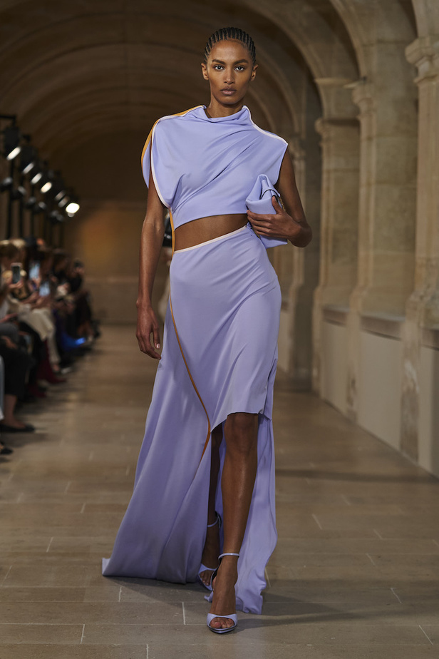 مجموعة Victoria Beckham لموسم ربيع وصيف 2023