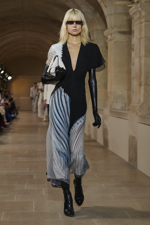 مجموعة Victoria Beckham لموسم ربيع وصيف 2023