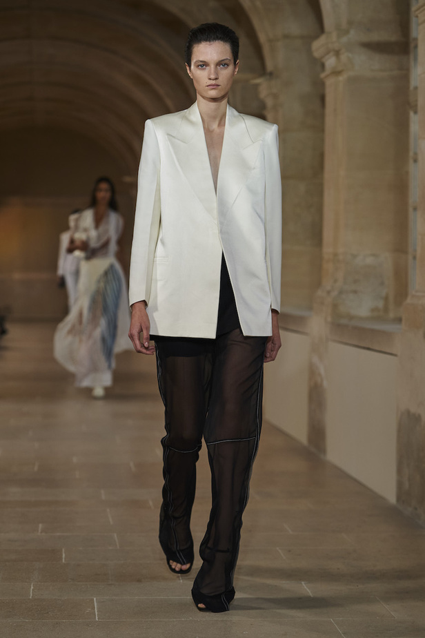 مجموعة Victoria Beckham لموسم ربيع وصيف 2023