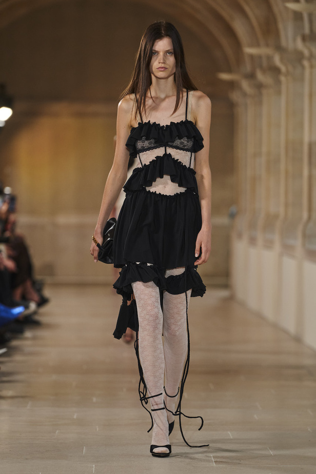 مجموعة Victoria Beckham لموسم ربيع وصيف 2023