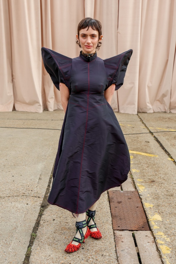 مجموعة Burberry لربيع 2023 أناقة صيفية بلمسة بريطانية 