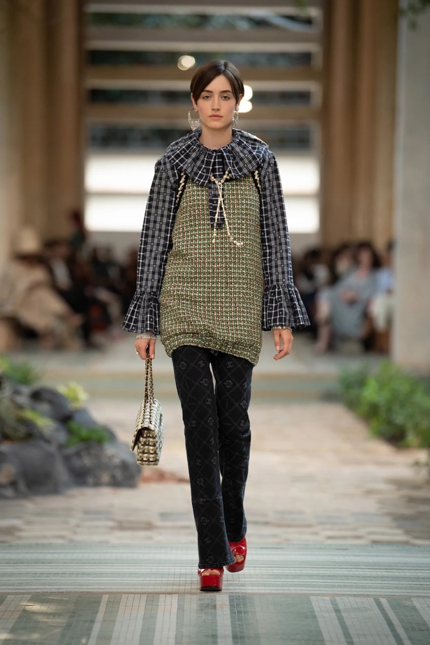 عرض أزياء شانيل Métiers d'Art لعام 2023 يحاكي نمط الأناقة والتألق