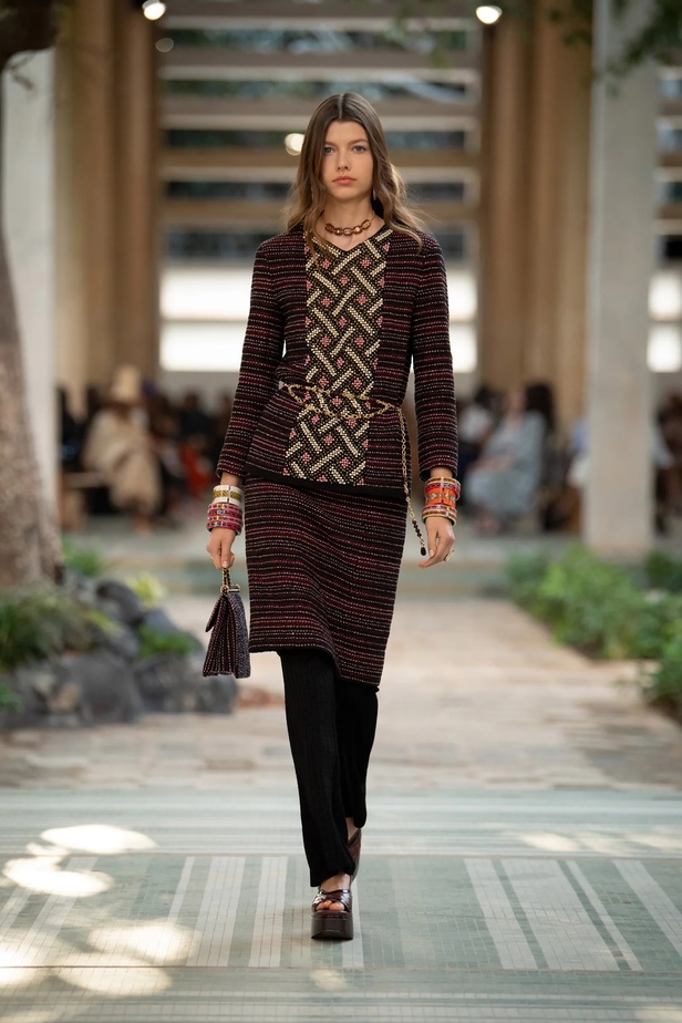 عرض أزياء شانيل Métiers d'Art لعام 2023 يحاكي نمط الأناقة والتألق