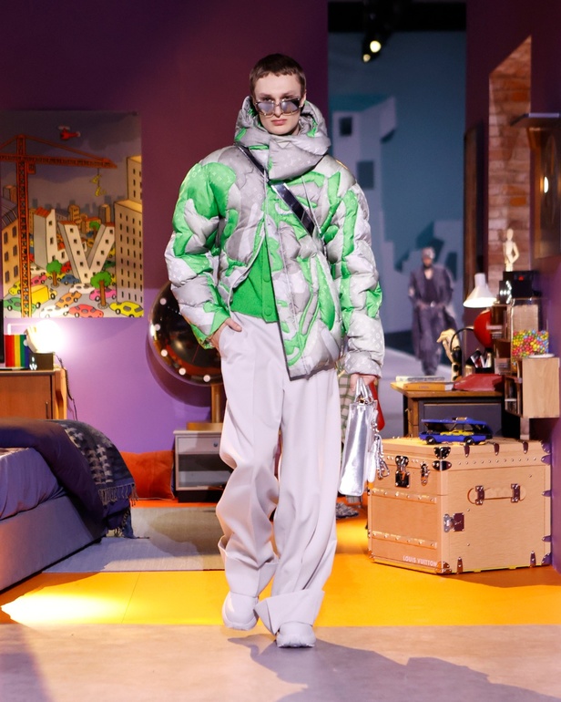 تصاميم Louis Vuitton الإبداعية على أنغام الدبكة... عرض أزياء مليء بالمفاجآت