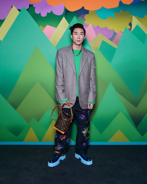 تصاميم Louis Vuitton الإبداعية على أنغام الدبكة... عرض أزياء مليء بالمفاجآت