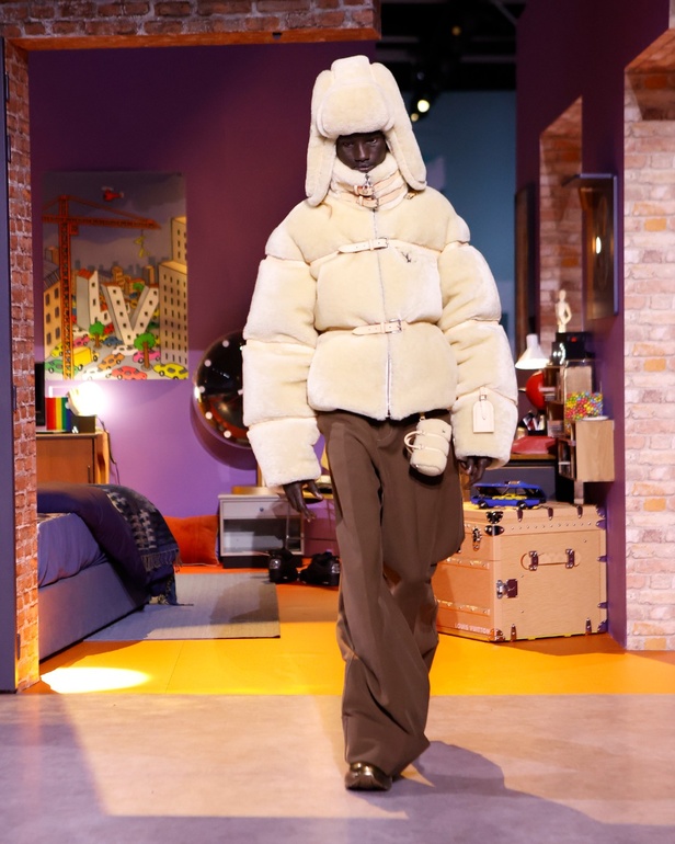 تصاميم Louis Vuitton الإبداعية على أنغام الدبكة... عرض أزياء مليء بالمفاجآت