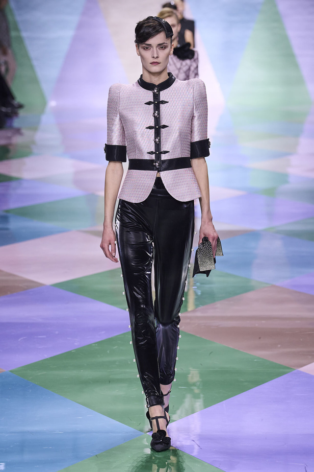 مجموعة Giorgio Armani Privé للهوت كوتور.. أناقة راقية وتصاميم كلاسيكية