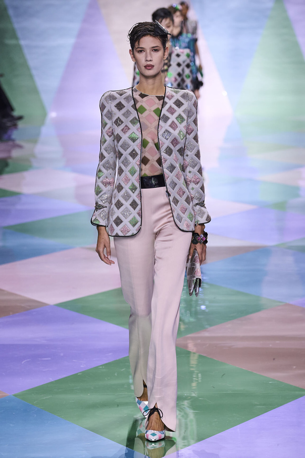 مجموعة Giorgio Armani Privé للهوت كوتور.. أناقة راقية وتصاميم كلاسيكية