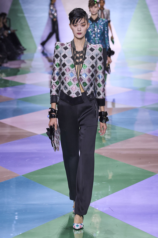 مجموعة Giorgio Armani Privé للهوت كوتور.. أناقة راقية وتصاميم كلاسيكية