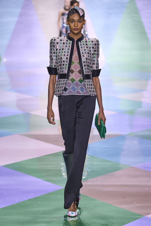 مجموعة Giorgio Armani Privé للهوت كوتور.. أناقة راقية وتصاميم كلاسيكية