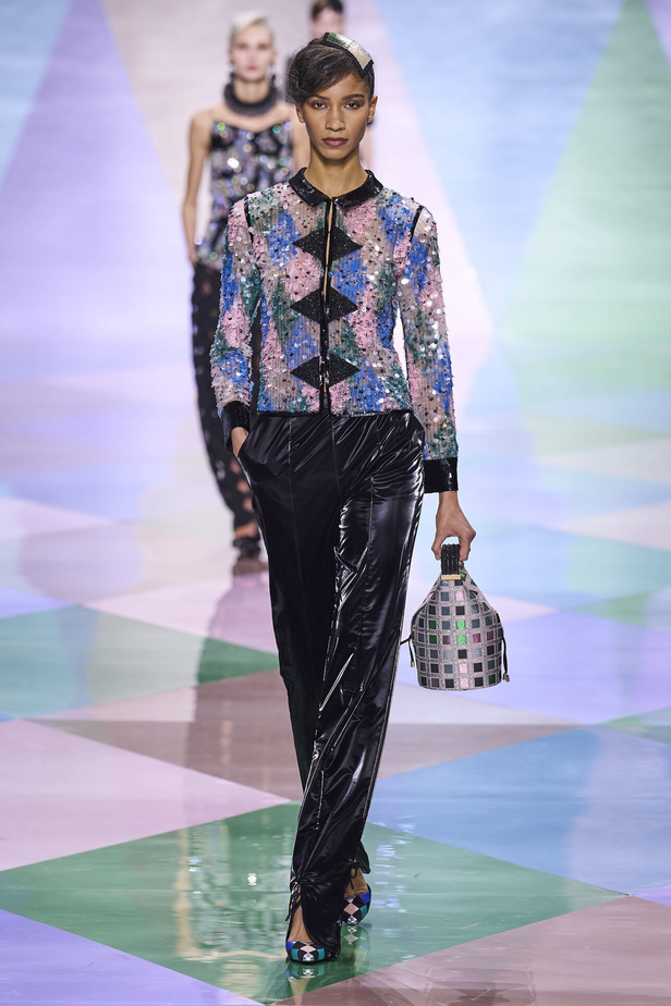 مجموعة Giorgio Armani Privé للهوت كوتور.. أناقة راقية وتصاميم كلاسيكية