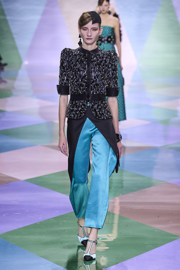 مجموعة Giorgio Armani Privé للهوت كوتور.. أناقة راقية وتصاميم كلاسيكية