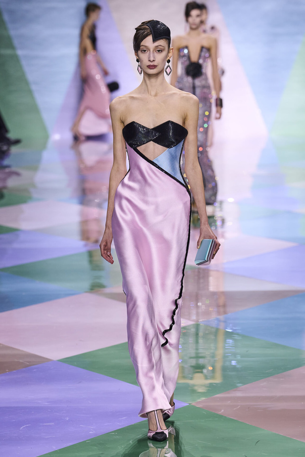 مجموعة Giorgio Armani Privé للهوت كوتور.. أناقة راقية وتصاميم كلاسيكية