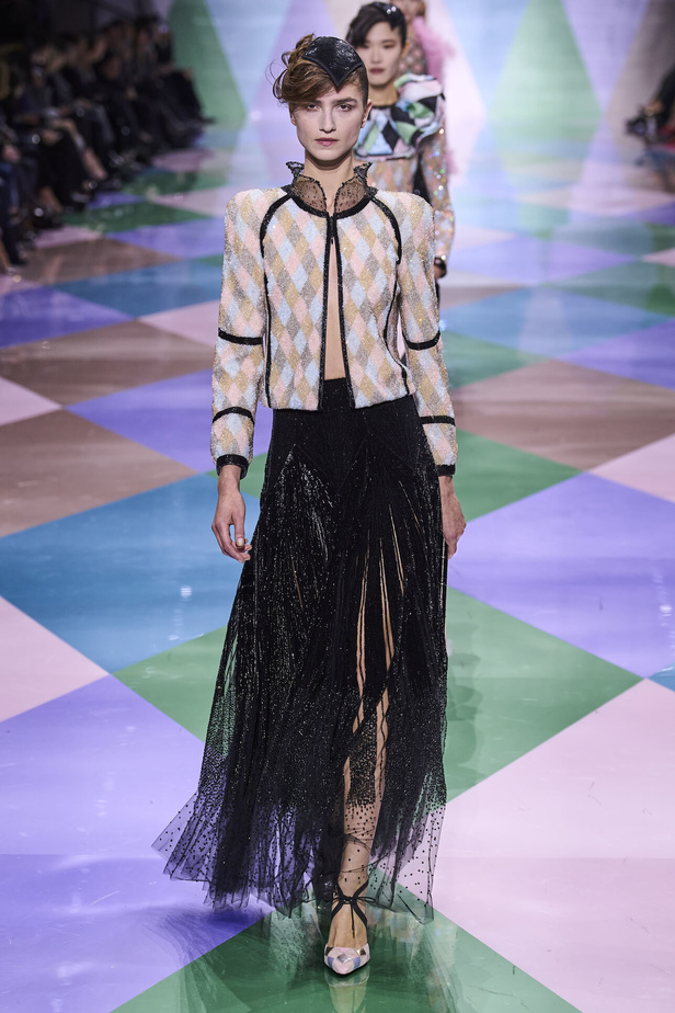 مجموعة Giorgio Armani Privé للهوت كوتور.. أناقة راقية وتصاميم كلاسيكية