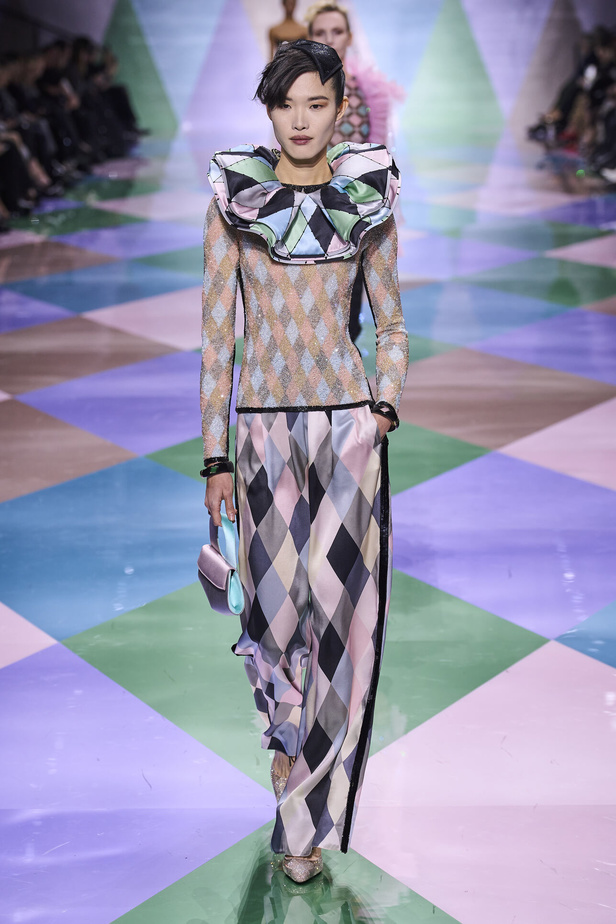 مجموعة Giorgio Armani Privé للهوت كوتور.. أناقة راقية وتصاميم كلاسيكية