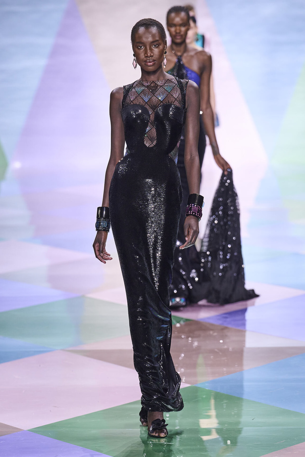 مجموعة Giorgio Armani Privé للهوت كوتور.. أناقة راقية وتصاميم كلاسيكية