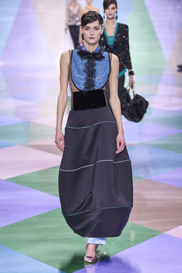 مجموعة Giorgio Armani Privé للهوت كوتور.. أناقة راقية وتصاميم كلاسيكية