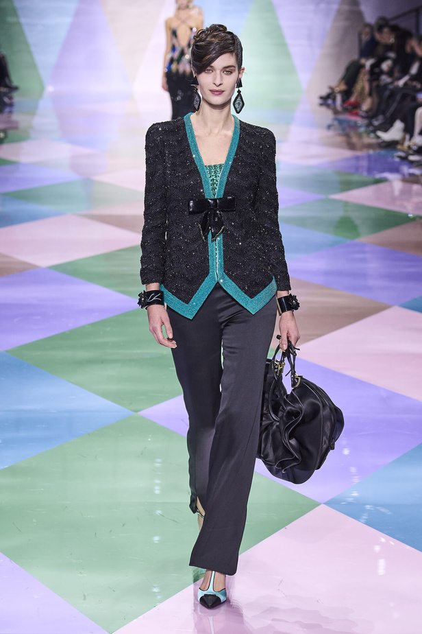 مجموعة Giorgio Armani Privé للهوت كوتور.. أناقة راقية وتصاميم كلاسيكية