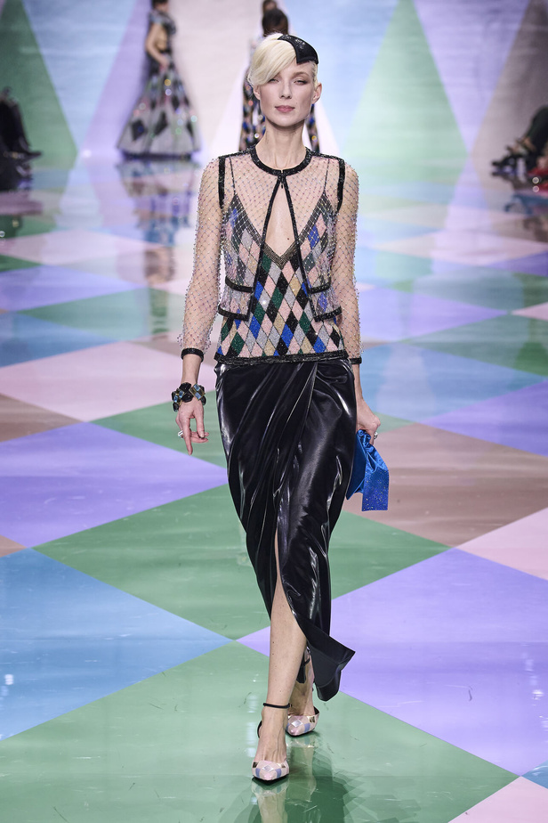 مجموعة Giorgio Armani Privé للهوت كوتور.. أناقة راقية وتصاميم كلاسيكية