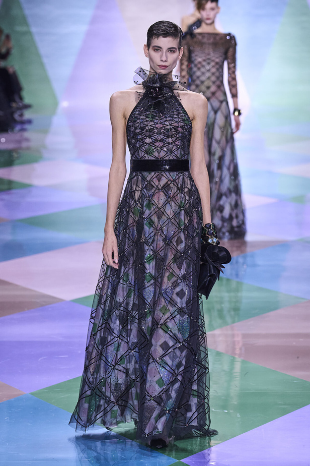 مجموعة Giorgio Armani Privé للهوت كوتور.. أناقة راقية وتصاميم كلاسيكية