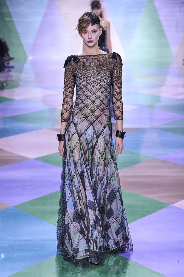 مجموعة Giorgio Armani Privé للهوت كوتور.. أناقة راقية وتصاميم كلاسيكية