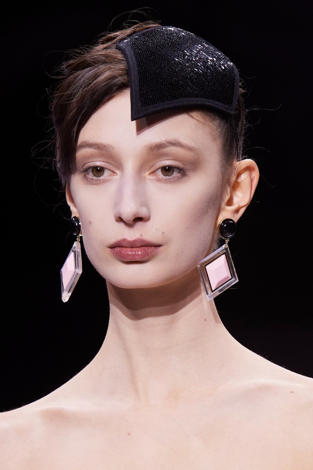 اطلالات جمالية من مجموعة Giorgio Armani Privé للهوت كوتور