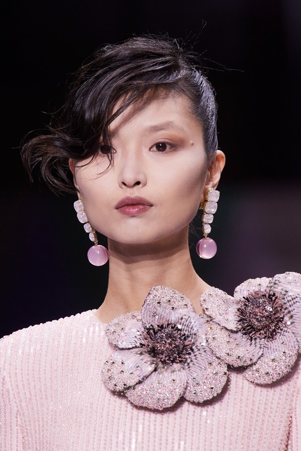 اطلالات جمالية من مجموعة Giorgio Armani Privé للهوت كوتور