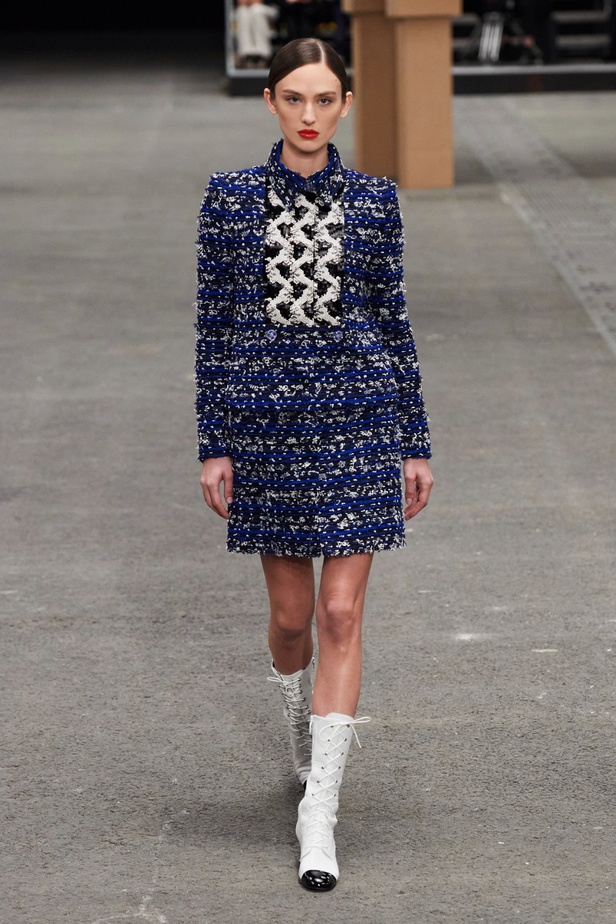 CHANEL تأخذنا في رحلة خيالية من وحي المنحوتات الأسطورية داخل شقة غابرييل شانيل