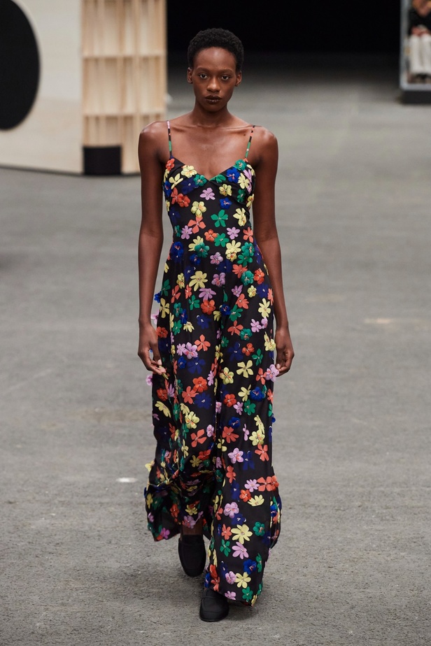 CHANEL تأخذنا في رحلة خيالية من وحي المنحوتات الأسطورية داخل شقة غابرييل شانيل