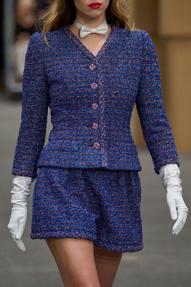 CHANEL تأخذنا في رحلة خيالية من وحي المنحوتات الأسطورية داخل شقة غابرييل شانيل