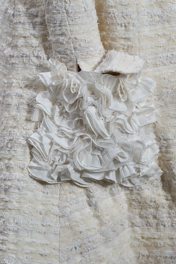 CHANEL تأخذنا في رحلة خيالية من وحي المنحوتات الأسطورية داخل شقة غابرييل شانيل