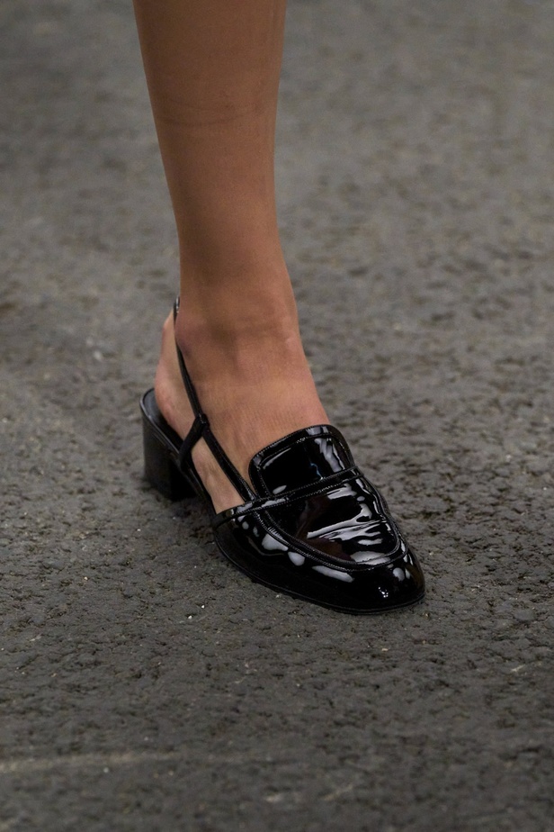 CHANEL تأخذنا في رحلة خيالية من وحي المنحوتات الأسطورية داخل شقة غابرييل شانيل