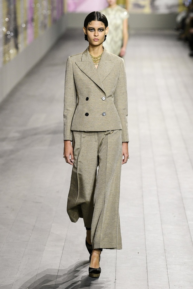 مجموعة Dior للتصاميم الراقية لموسم ربيع وصيف 2023... حِرفة أساسها الفكر