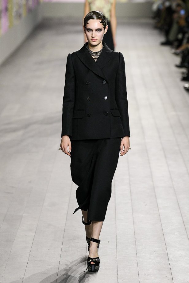 مجموعة Dior للتصاميم الراقية لموسم ربيع وصيف 2023... حِرفة أساسها الفكر