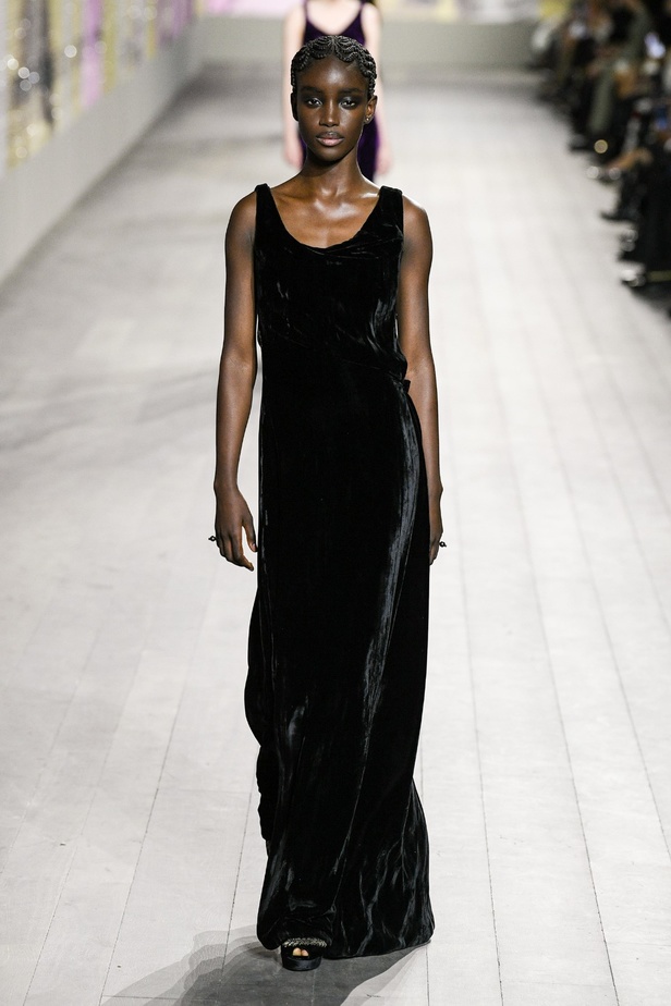 مجموعة Dior للتصاميم الراقية لموسم ربيع وصيف 2023... حِرفة أساسها الفكر