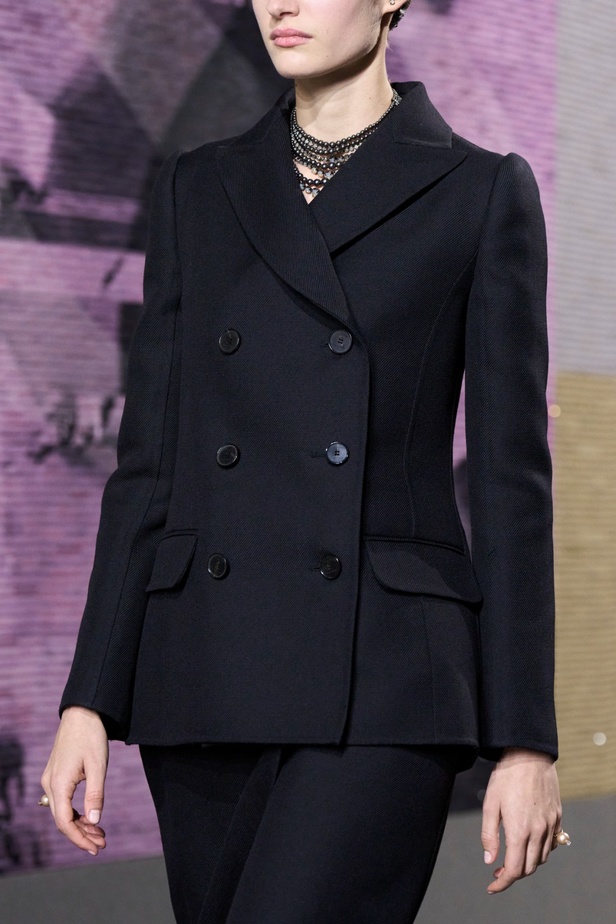 مجموعة Dior للتصاميم الراقية لموسم ربيع وصيف 2023... حِرفة أساسها الفكر