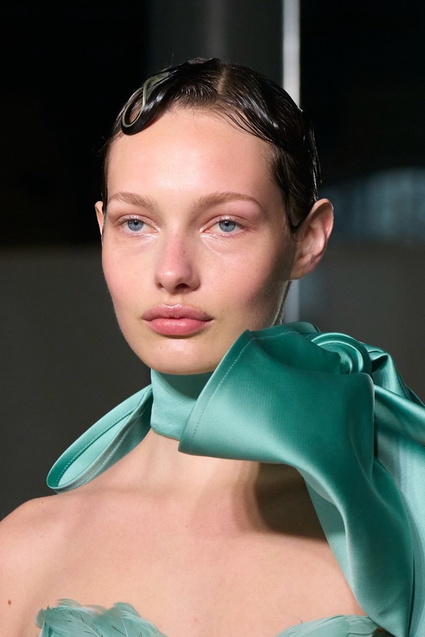 اطلالات جمالية من مجموعة إيلي صعب