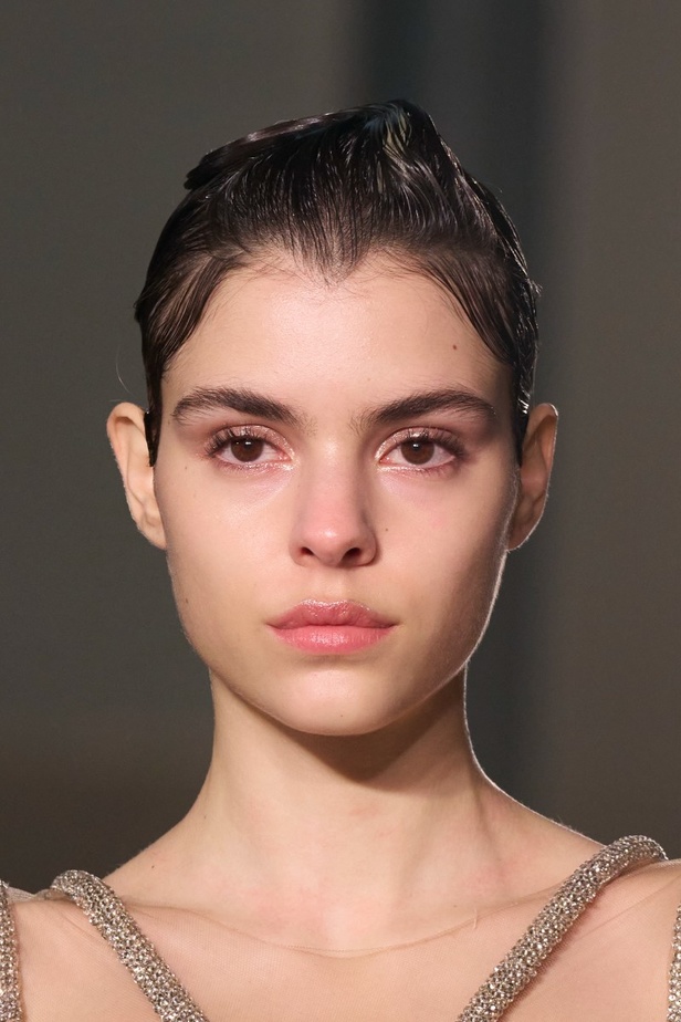 اطلالات جمالية من مجموعة إيلي صعب