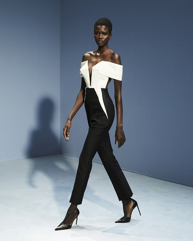 مجموعة Jean Paul Gaultier للهوت كوتور.. تصاميم حيوية للمرأة العصرية