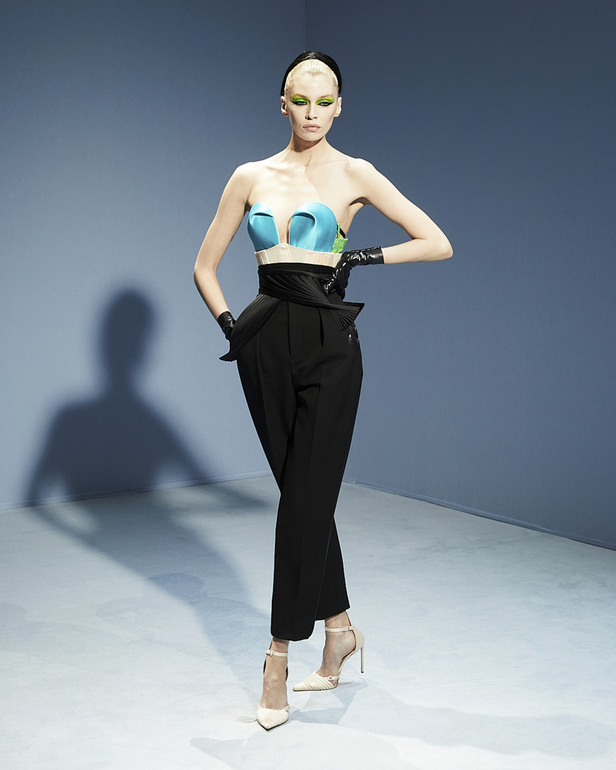 مجموعة Jean Paul Gaultier للهوت كوتور.. تصاميم حيوية للمرأة العصرية