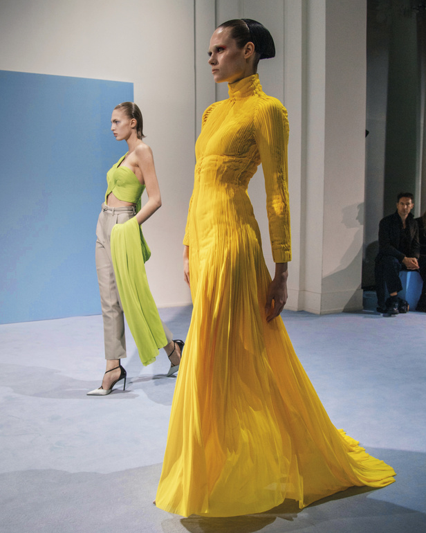 مجموعة Jean Paul Gaultier للهوت كوتور.. تصاميم حيوية للمرأة العصرية