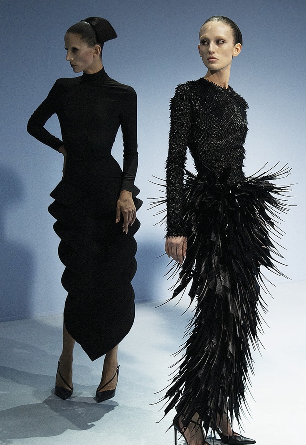 مجموعة Jean Paul Gaultier للهوت كوتور.. تصاميم حيوية للمرأة العصرية