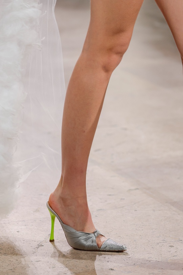 مجموعة جورج شقرا استكشاف للفخامة بألوان وقصات جريئة