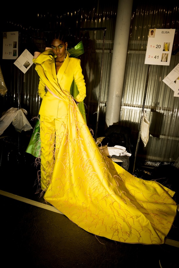 مجموعة جورج شقرا استكشاف للفخامة بألوان وقصات جريئة