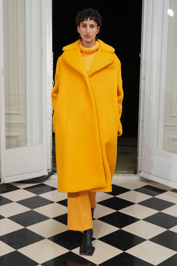 ميزون ربيع كيروز تعود إلى عروض الأزياء الراقية بعد غياب ثلاثة أعوام